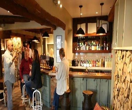 Отель The Fox & Hounds Суиндон Номер фото