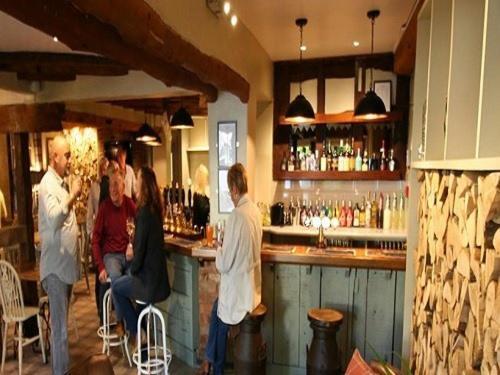 Отель The Fox & Hounds Суиндон Номер фото